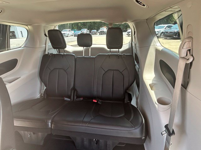 Used 2023 Chrysler Pacifica Touring-L FWD image 20