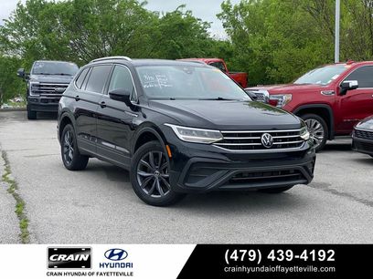 Used 2022 Volkswagen Tiguan SE w/ Panoramic Sunroof Package