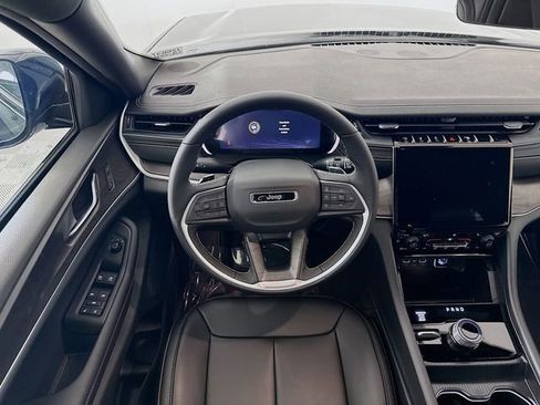 New 2025 Jeep Grand Cherokee Limited w/ Black Appearance Package AWD/4WD image 22