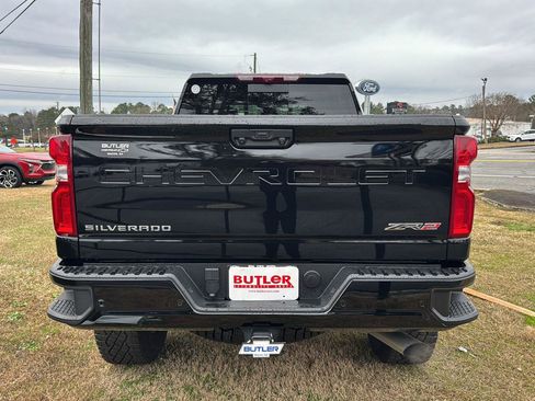 Used 2024 Chevrolet Silverado 2500 ZR2 w/ Technology Package image 4