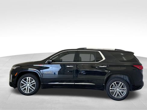 Used 2023 Chevrolet Traverse High Country FWD image 2