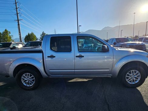 Used 2015 Nissan Frontier SV AWD/4WD image 2