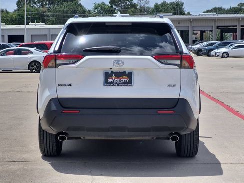 Used 2025 Toyota RAV4 XLE FWD image 5