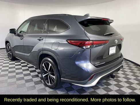 Used 2021 Toyota Highlander XSE AWD/4WD image 6