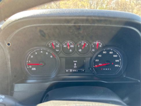 Used 2021 Chevrolet Silverado 1500 Custom Trail Boss AWD/4WD image 17