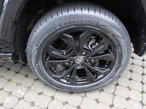 Used 2022 Toyota RAV4 SE image 13