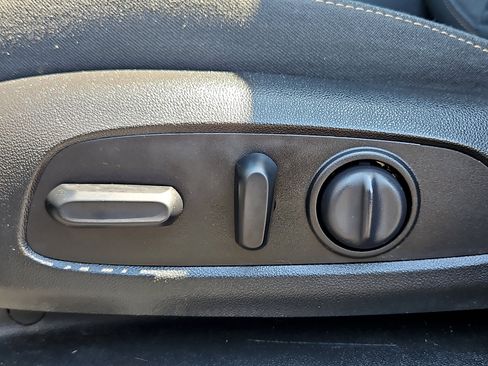Used 2019 Chevrolet Equinox LT FWD image 27
