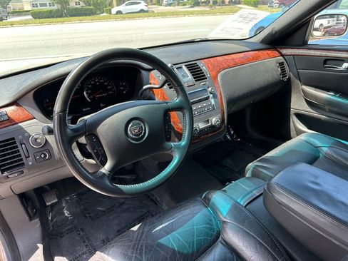 Used 2006 Cadillac DTS w/ Trunk Convenience Package image 10