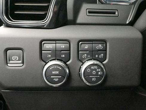 Used 2025 GMC Sierra 1500 AT4 w/ AT4 Premium Package image 40