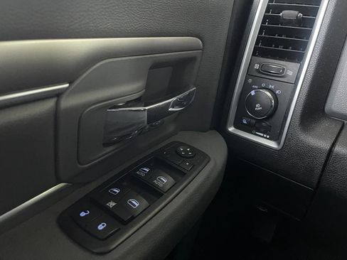 Used 2013 RAM 2500 SLT w/ Luxury Group AWD/4WD image 11