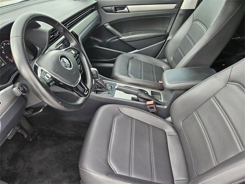 Used 2020 Volkswagen Passat 2.0T SE image 13