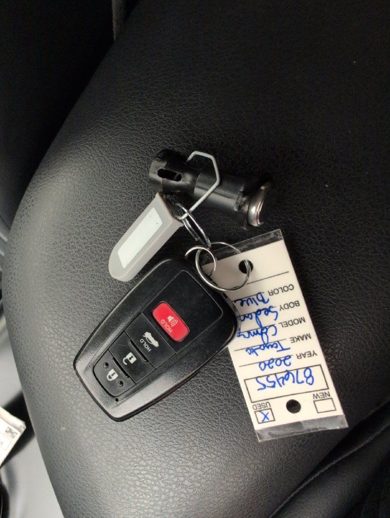 Used 2020 Toyota Camry SE w/ Convenience Package FWD image 38