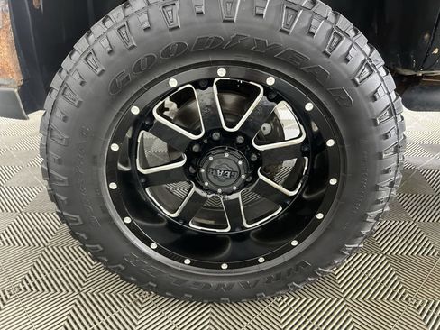 Used 2009 GMC Sierra 2500 SLE w/ Suspension Package, Off-Road AWD/4WD image 29