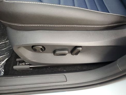 New 2026 Volkswagen Taos SEL image 18