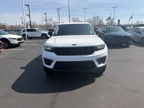 Used 2023 Jeep Grand Cherokee Limited w/ Black Appearance Package image 17