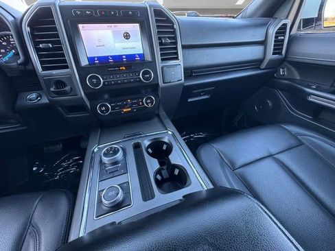 Used 2021 Ford Expedition Max XLT image 3