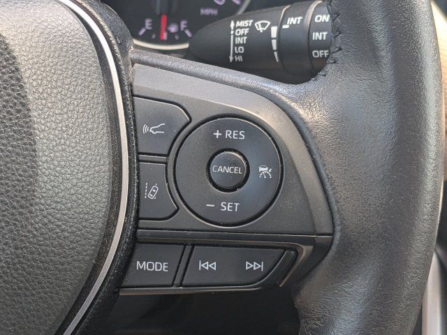 Used 2021 Toyota RAV4 XLE Premium FWD image 26