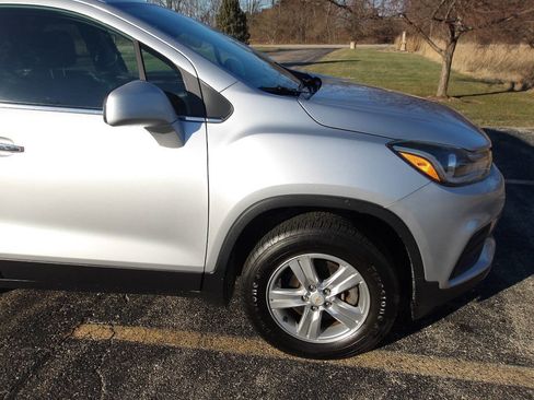 Used 2018 Chevrolet Trax LT w/ LT Convenience Package image 28
