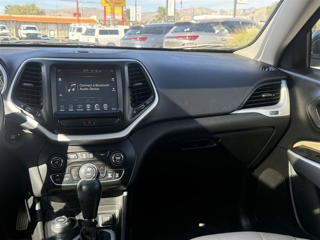 Used 2017 Jeep Cherokee Limited AWD/4WD image 18