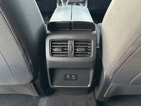 Used 2023 Nissan Rogue SV image 29