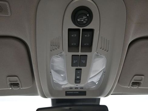 Used 2017 Chevrolet Equinox Premier w/ Enhanced Convenience Package image 25