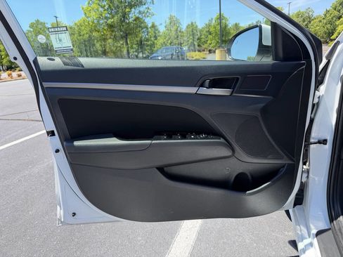Used 2018 Hyundai Elantra Value Edition FWD image 10