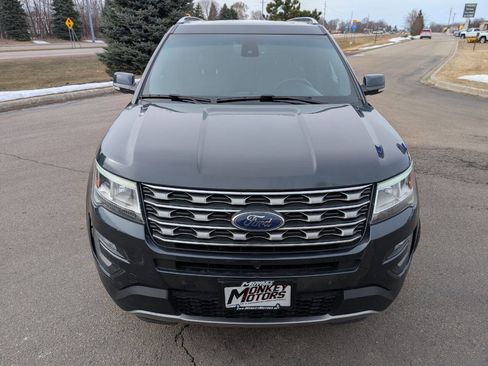 Used 2017 Ford Explorer Limited w/ Equipment Group 301A image 4