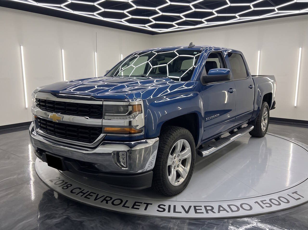 Used 2018 Chevrolet Silverado 1500 LT w/ LT Eassist Package AWD/4WD image 1