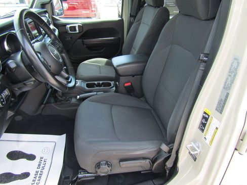 Used 2022 Jeep Gladiator Sport AWD/4WD image 15