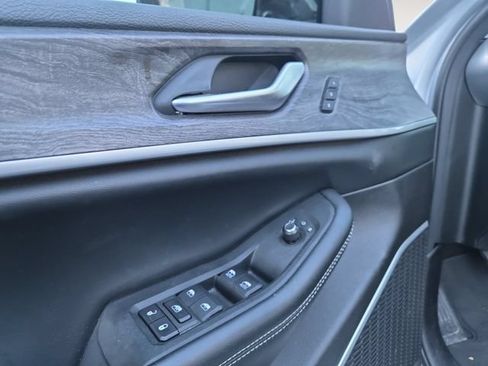 Used 2022 Jeep Grand Cherokee Limited AWD/4WD image 10