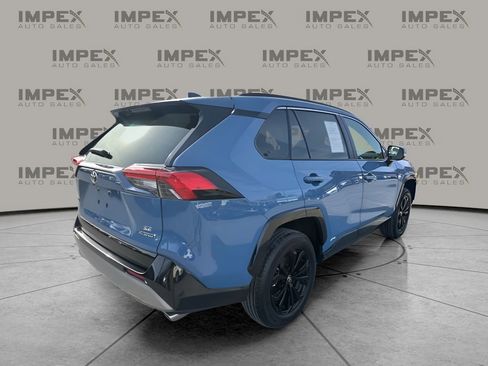Used 2024 Toyota RAV4 SE image 5