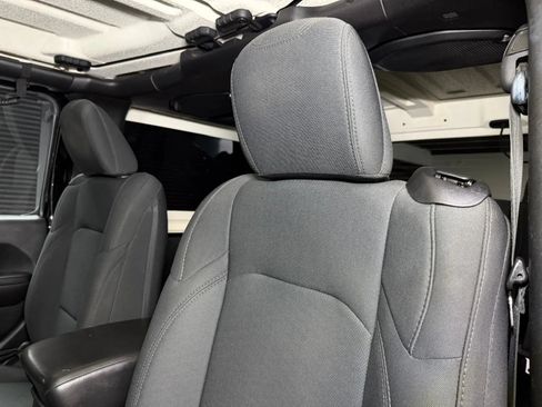 Used 2018 Jeep Wrangler Sport AWD/4WD image 22