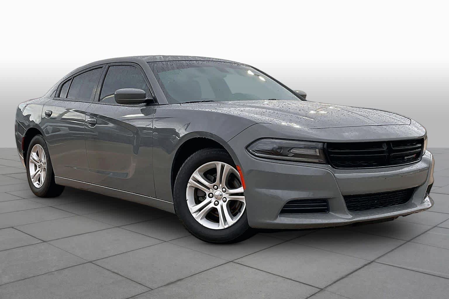 Used 2019 Dodge Charger SXT RWD image 2
