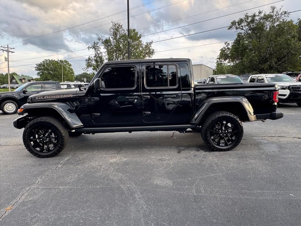 Used 2025 Jeep Gladiator Sport AWD/4WD image 6