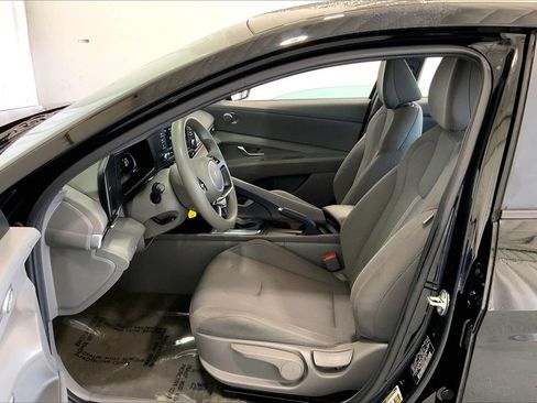 Used 2024 Hyundai Elantra SE FWD image 17