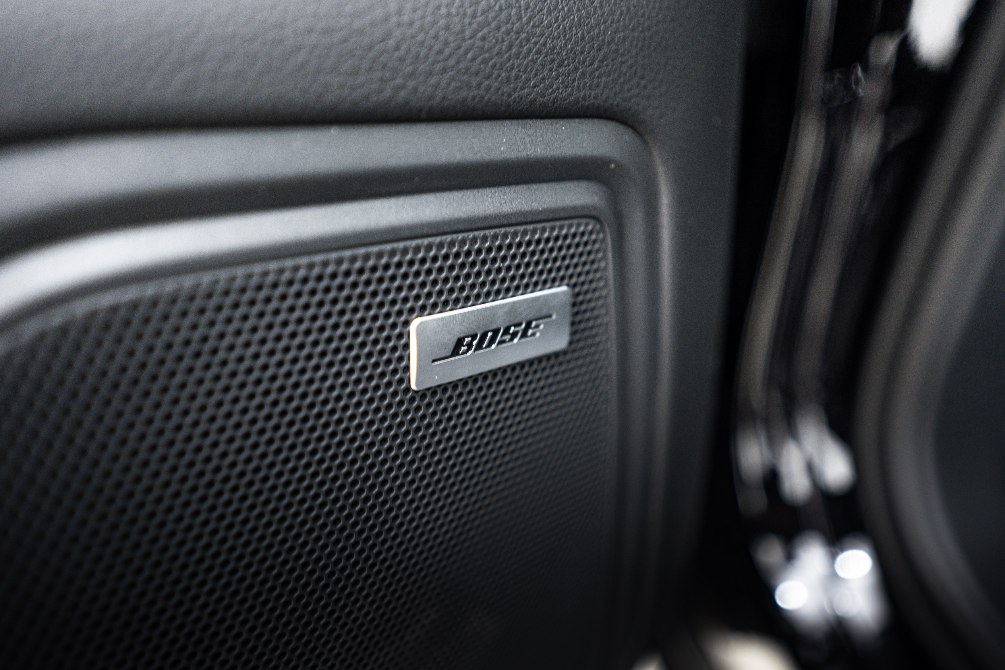 Certified 2026 Porsche Macan Turbo AWD/4WD image 17