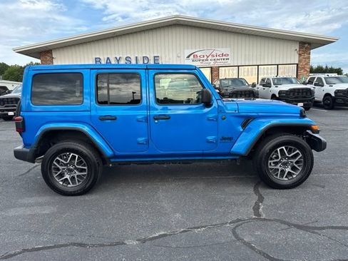 Used 2025 Jeep Wrangler Unlimited Sahara AWD/4WD image 7