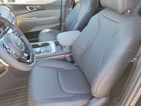 New 2026 Kia Carnival LXS FWD image 4