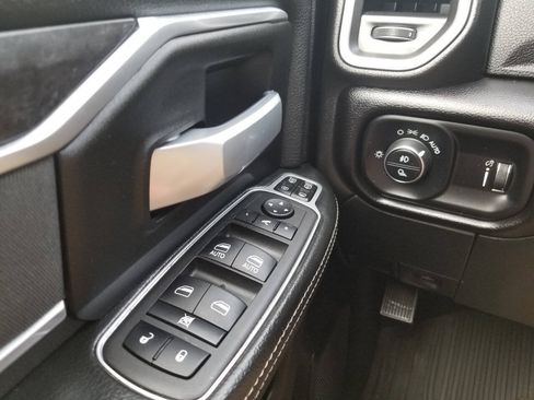 Certified 2024 RAM 2500 Big Horn w/ Night Edition AWD/4WD image 33