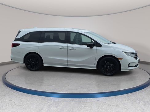 Used 2024 Honda Odyssey Sport image 4