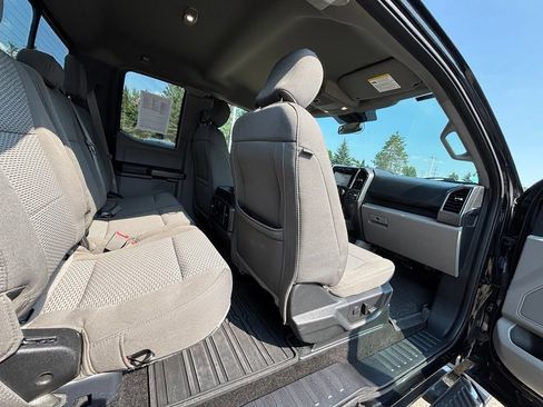 Used 2019 Ford F150 XLT w/ Equipment Group 302A Luxury AWD/4WD image 14