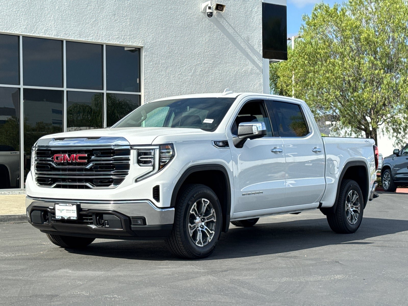 Used 2026 GMC Sierra 1500 SLT w/ SLT Convenience Package AWD/4WD image 4