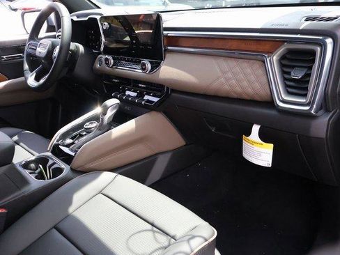 New 2025 GMC Canyon Denali image 8