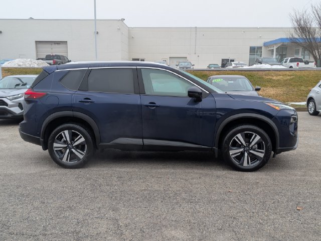Certified 2025 Nissan Rogue SL FWD image 2