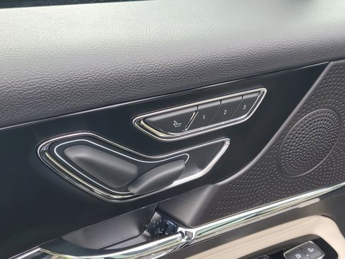 New 2026 Lincoln Corsair Premiere image 9