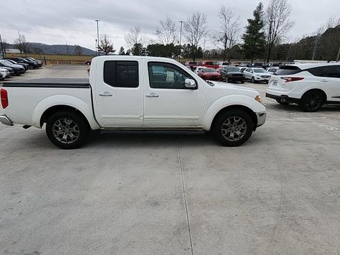 Used 2019 Nissan Frontier SL image 18