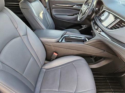 Used 2023 Buick Enclave Essence image 14