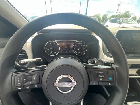 Used 2023 Nissan Rogue SV AWD/4WD image 15