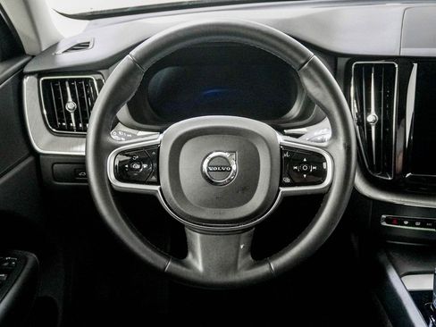 Used 2025 Volvo XC60 B5 Plus image 21