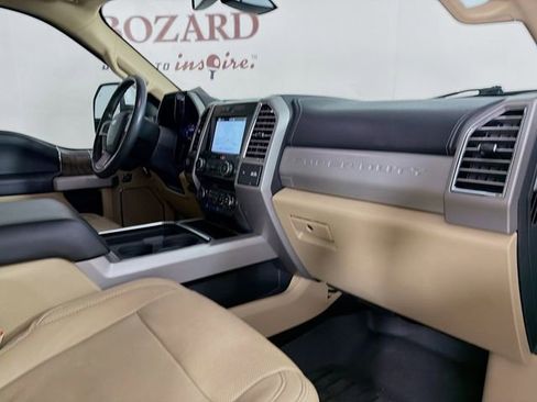 Used 2017 Ford F250 Lariat w/ Lariat Ultimate Package AWD/4WD image 32